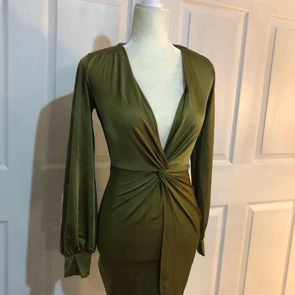 ❣️50%Off❣️ Twisted V Plunge Dress - Picture 10 of 11